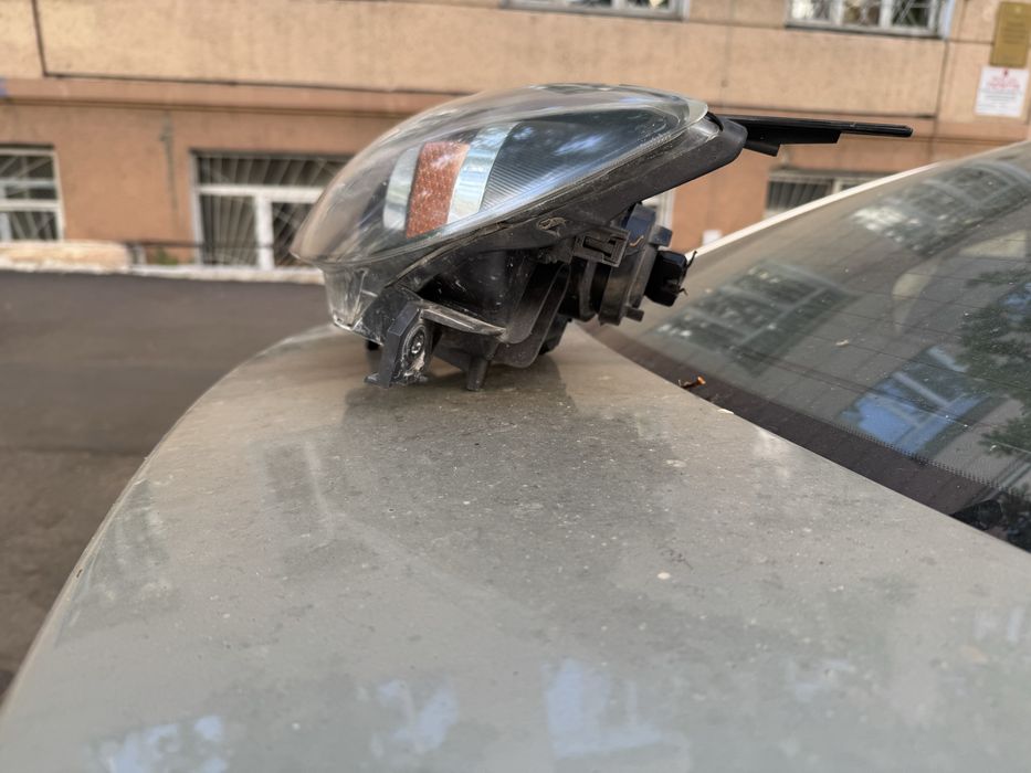 Фара ліва на Мазда 3 бк хачбек
