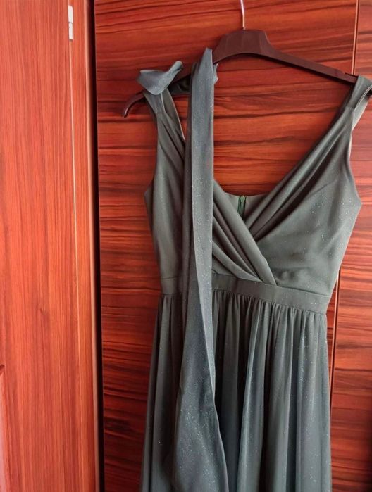 Tiulowa sukienka wieczorowa