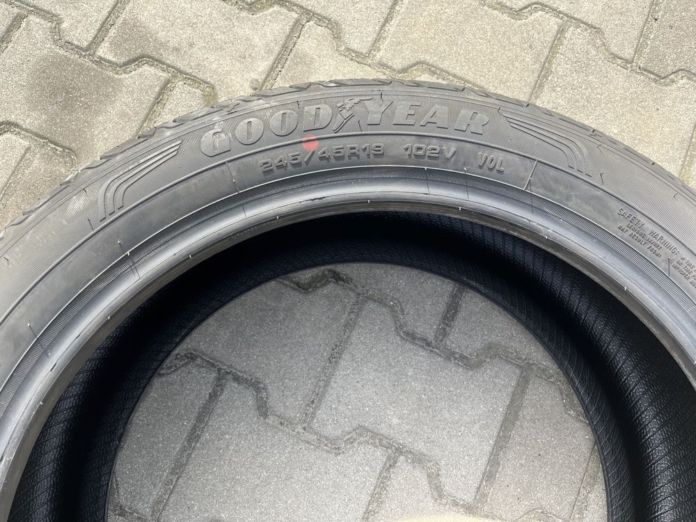 245/45/19 Goodyear EfficientGrip Performance SUV 102V DEMO