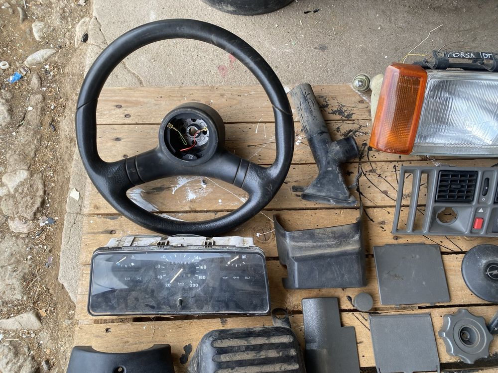 Peças Opel Corsa TR, faróis, quadrante, volante etc…|USADO