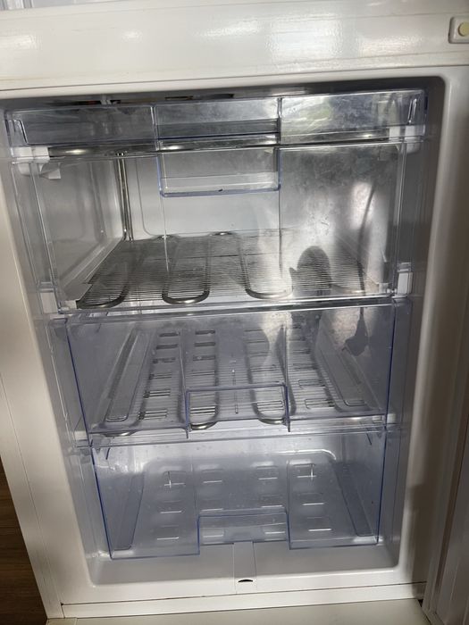 Продам холодильник в хорошову стані SNAIGE ICE LOGIE clasik A+