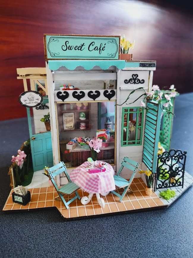 Domek-miniaturka- kawiarnia z cukiernią