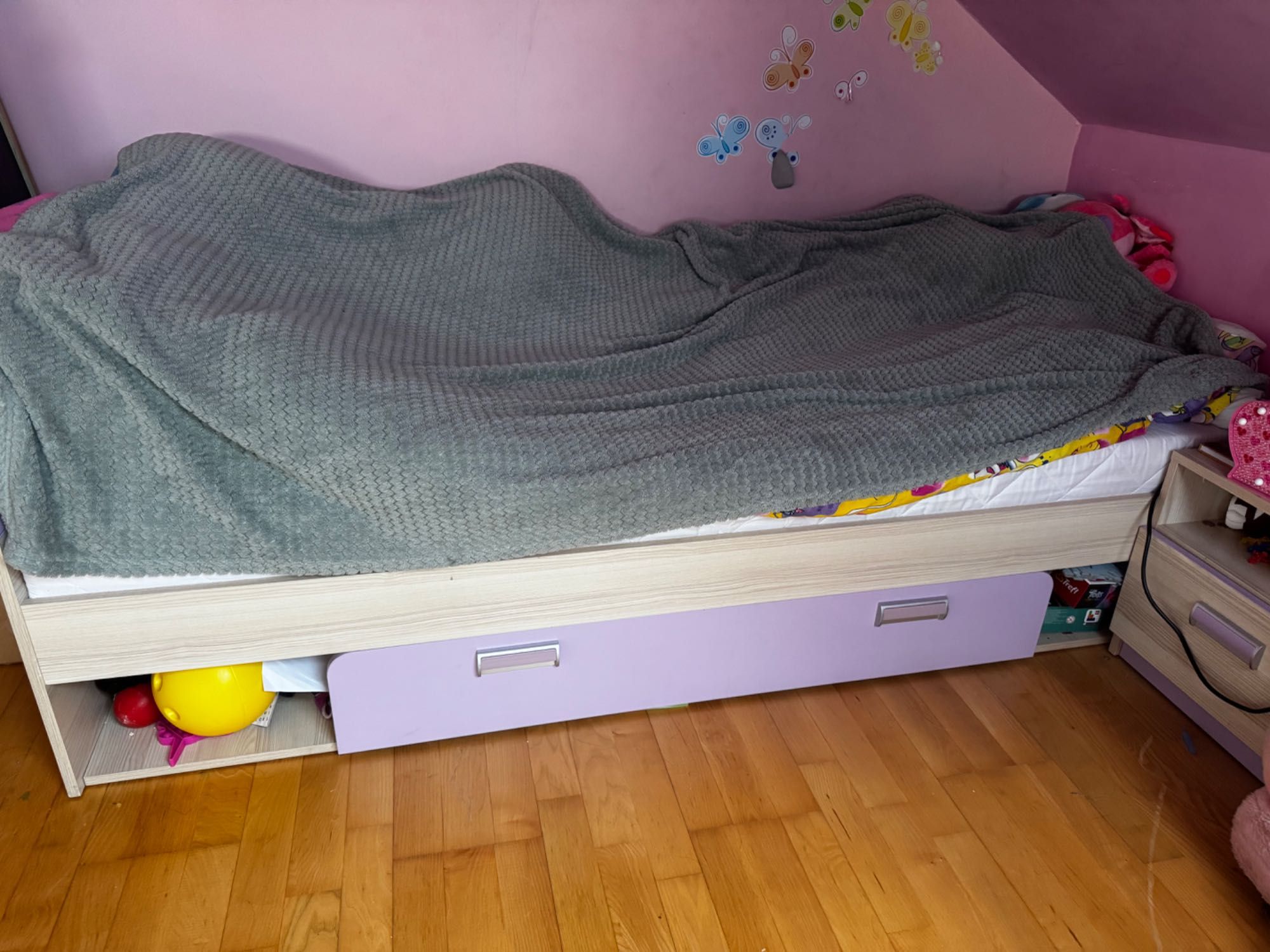Komplet mebli do pokoju dziecięcego