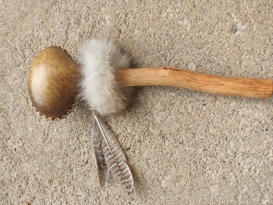 Grzechotka szamańska ze skóry Jelenia