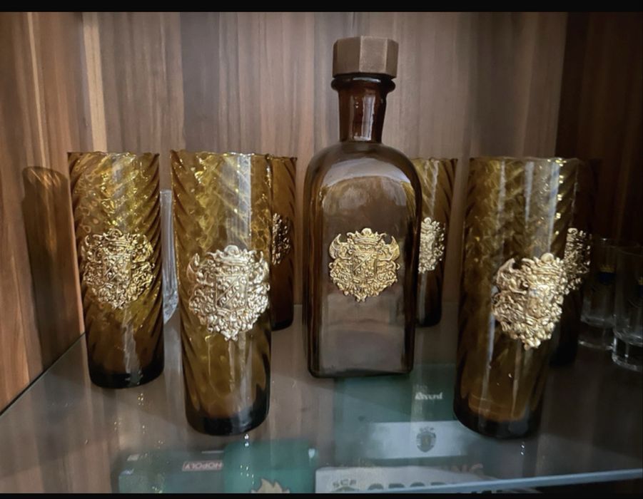 Conjunto de garrafa e 6 copos