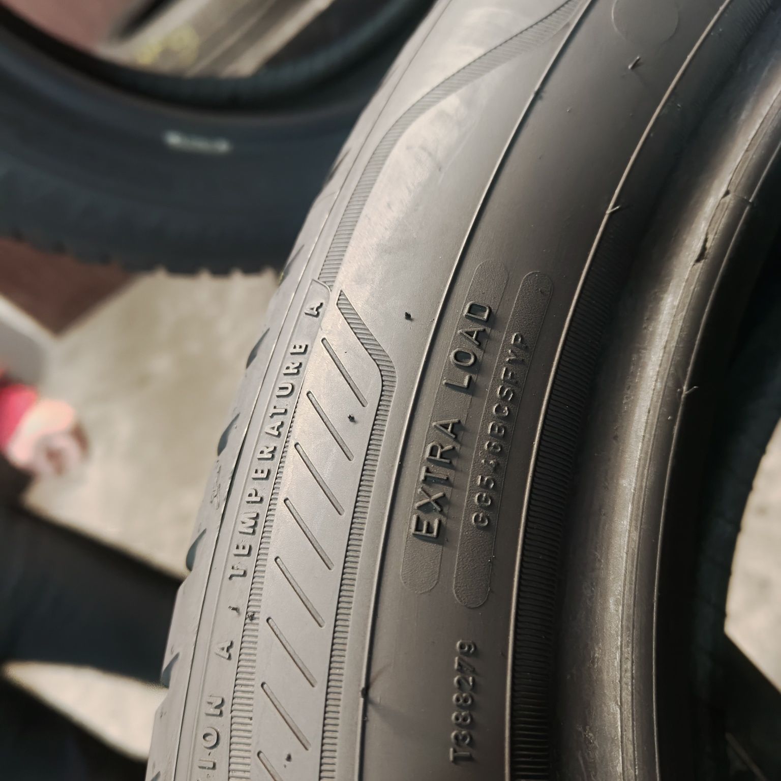 205/55/17 XL Sprzedam parę opon całorocznych Goodyear