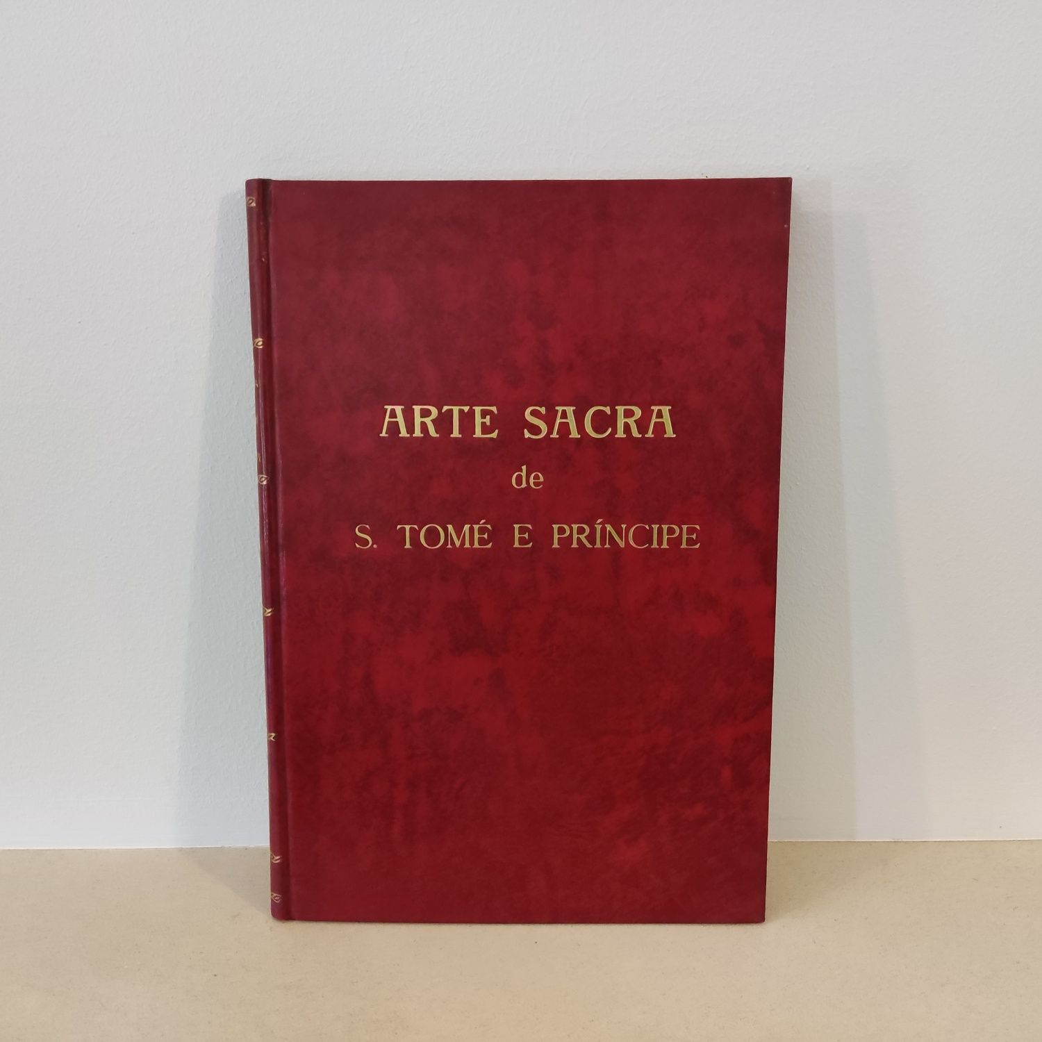 Livro Arte Sacra de S. Tomé e Príncipe