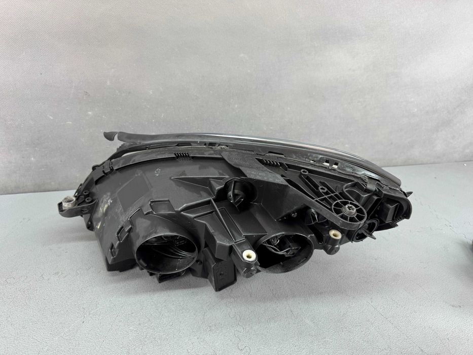 Mercedes C W204 Lampa Przód Przednia Prawa H7 Europa IGŁA