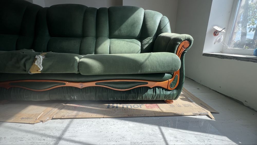 Угловий диван з спальним місцем