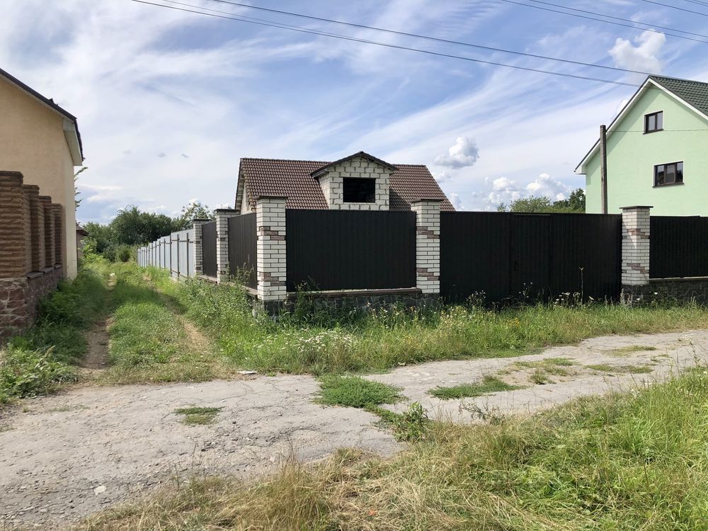 Будинок 160кв.м. + 10сот з комунікаціями