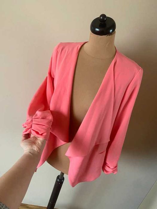 New look asymetria zakiet narzutka roz koral pastele blazer marynarka