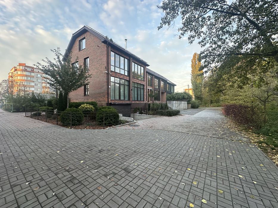 Продаж будинку таунхаусу