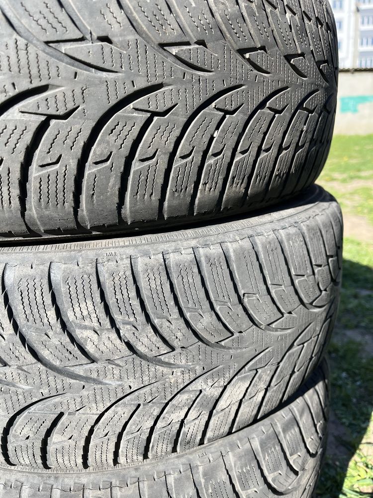 Продам зимнюю рнзину на авто R-15