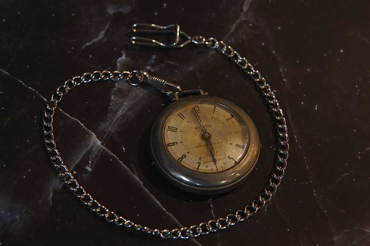 Pojedyncza srebrna dewiza do zegarka typu kieszonka - również na ślub!