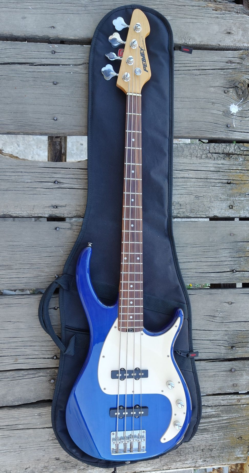 Бас гитара Peavey Milestone III