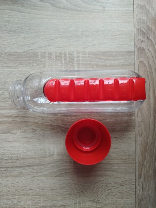 Butelka bidon na wode organizer na tabletki