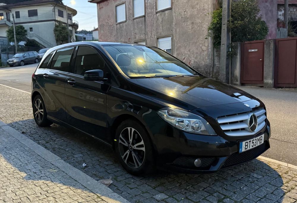 Mercedes B180 110 CV Ano 2013 ( Motor Mercedes )