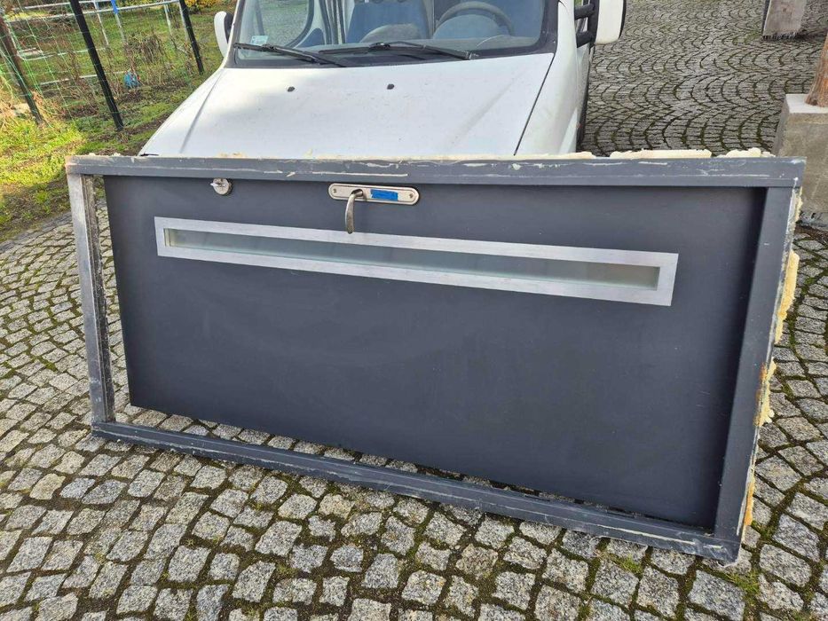 Sprzedam drzwi zewnętrzne.