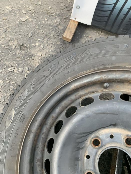 Шини 205/60 R15 Goodyeear зима 2022 рік 6,5 мм