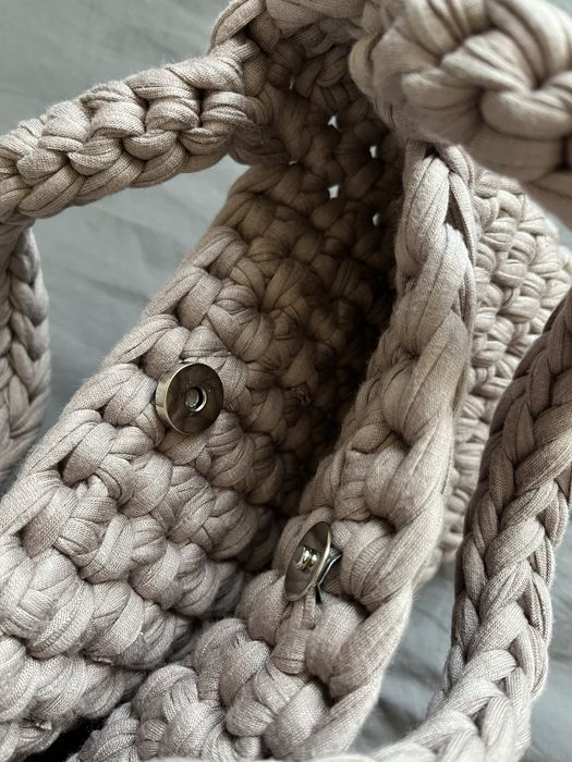 Torebka ręcznie robiona na szydełku z zapięciem magnetycznym