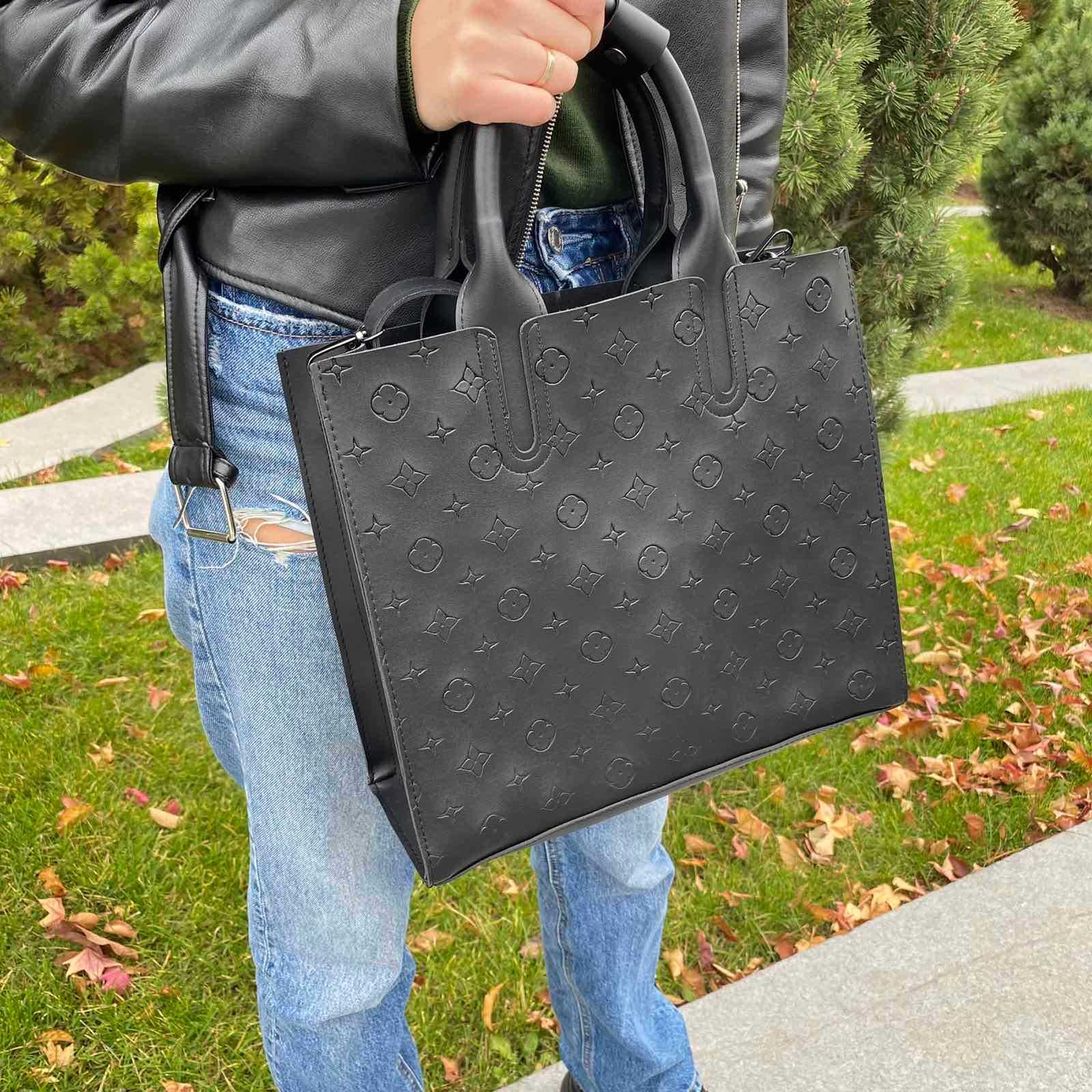 Большая женская сумка на плечо Луи Витон черная пресс модная стильная