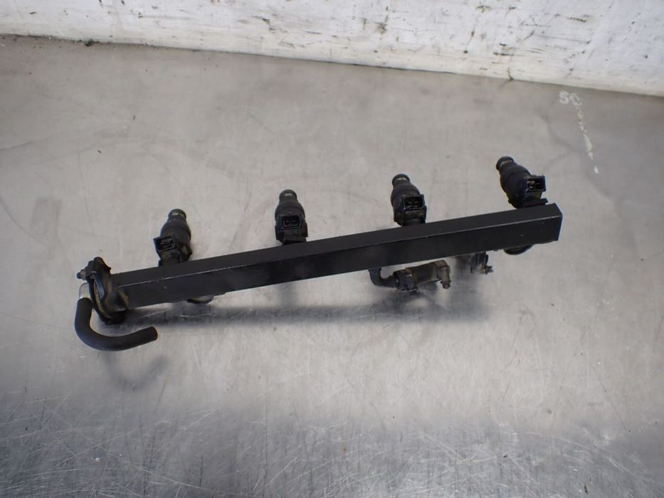 LISTWA WTRYSKOWA BMW E36 1.6 1729320   1731357