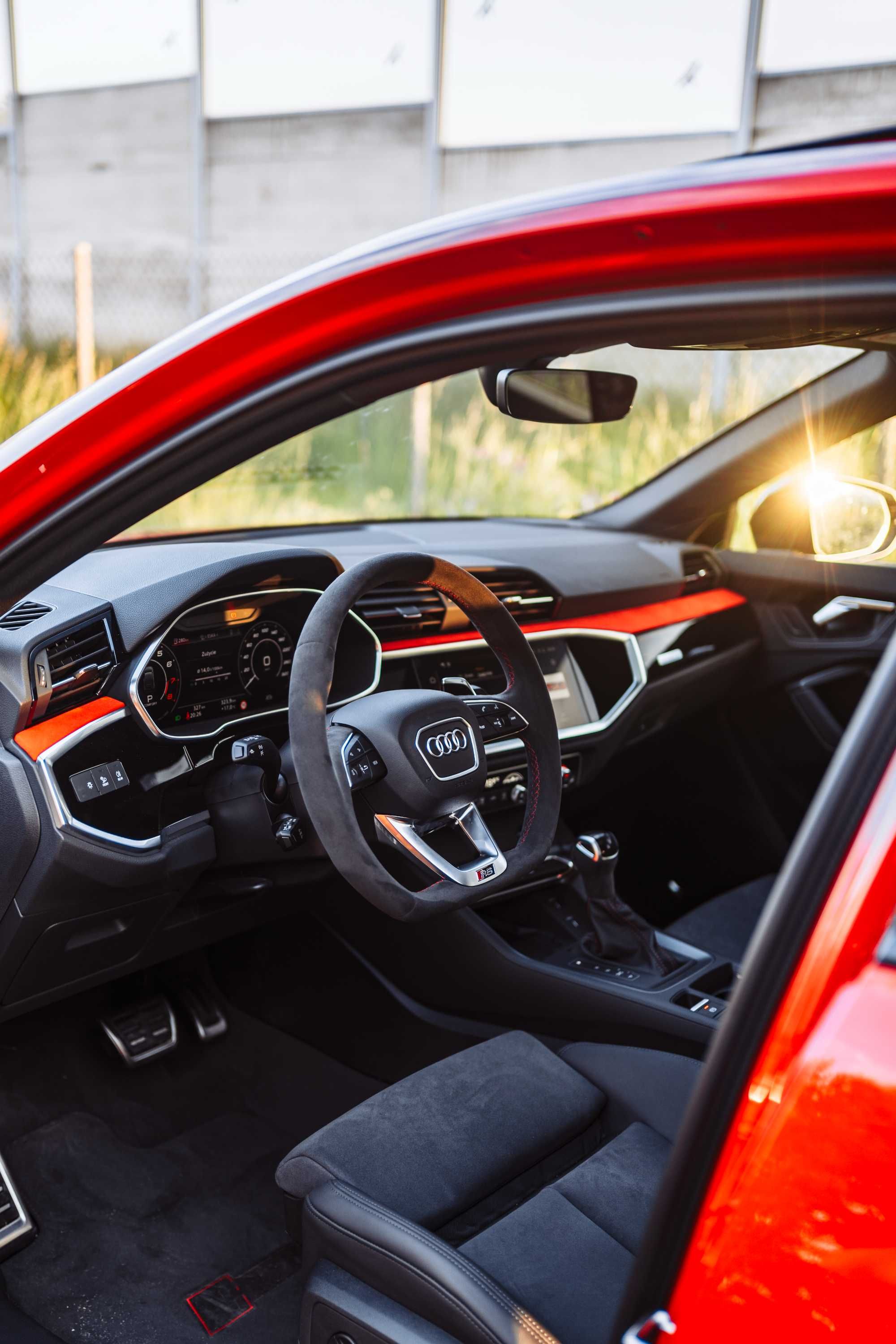 WYNAJEM Audi RSQ3 Poznań wypożyczalnia aut sportowych