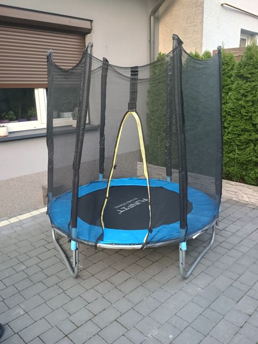 Trampolina zewnętrzna używana