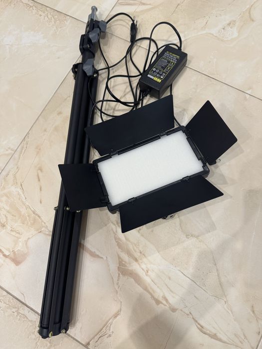 Відео світло U - 600 зі штативом