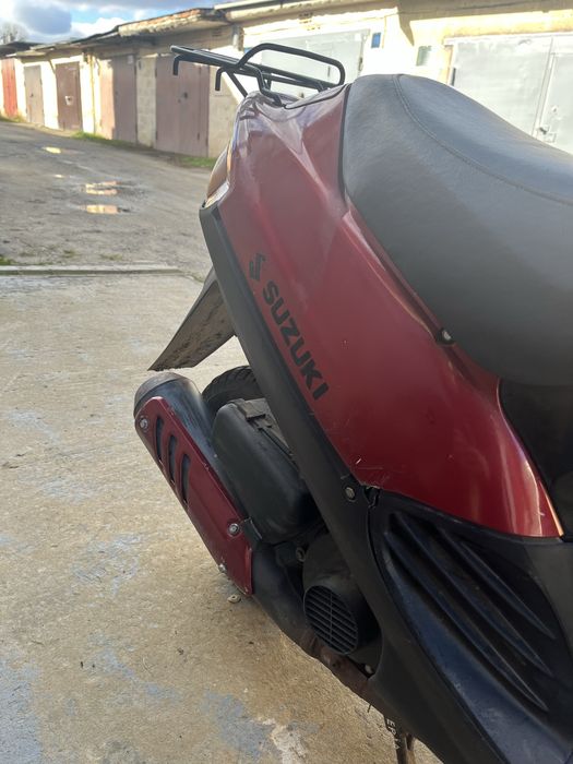 Скутер Suzuki ,на полном ходу !