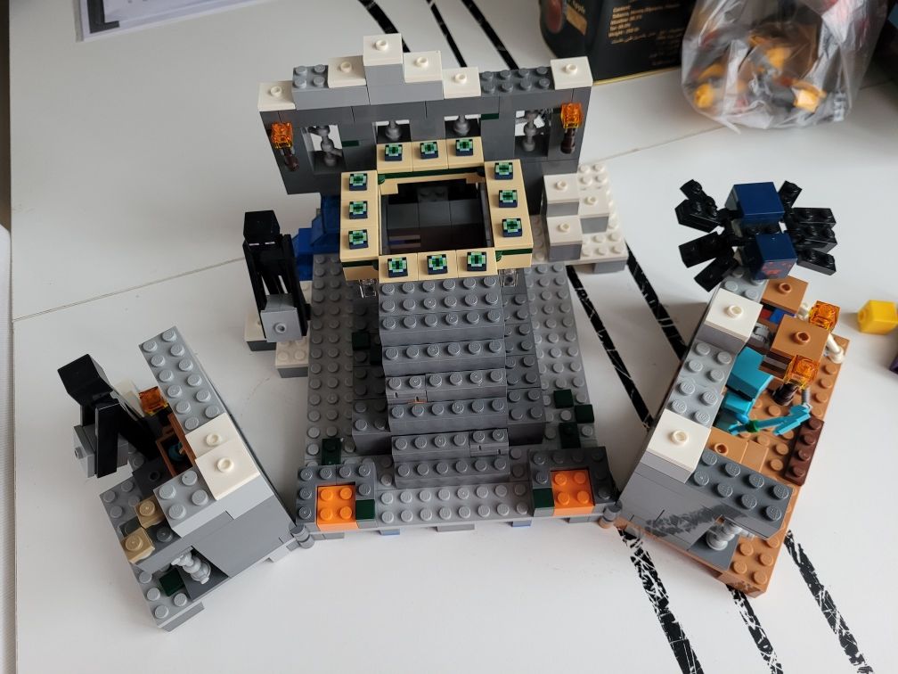 Lego 21124 Minecraft portal plus Gratis