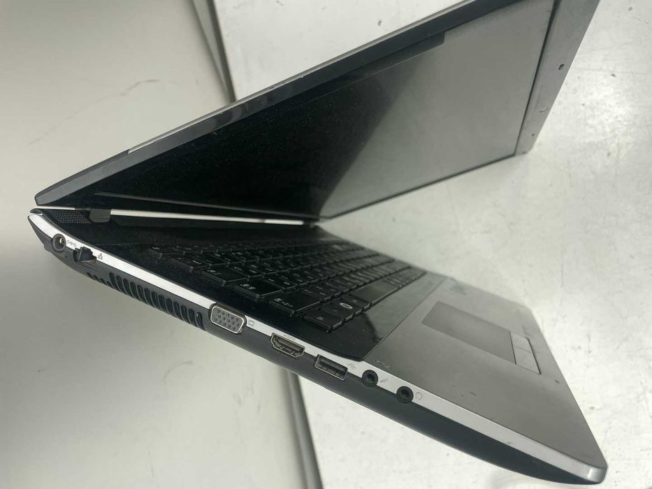 Ноутбук игровой Samsung NP300E7Z с большим экраном 17"