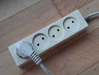 MOCNA listwa zasilająca, kabel 2,5 metra, 4 gniazda, maks. do 3700 W