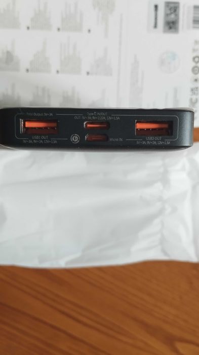 Powerbank 20W Fast Charge 4 portas usb em muito bom estado