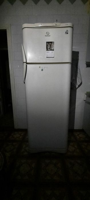 Холодильник Indesit