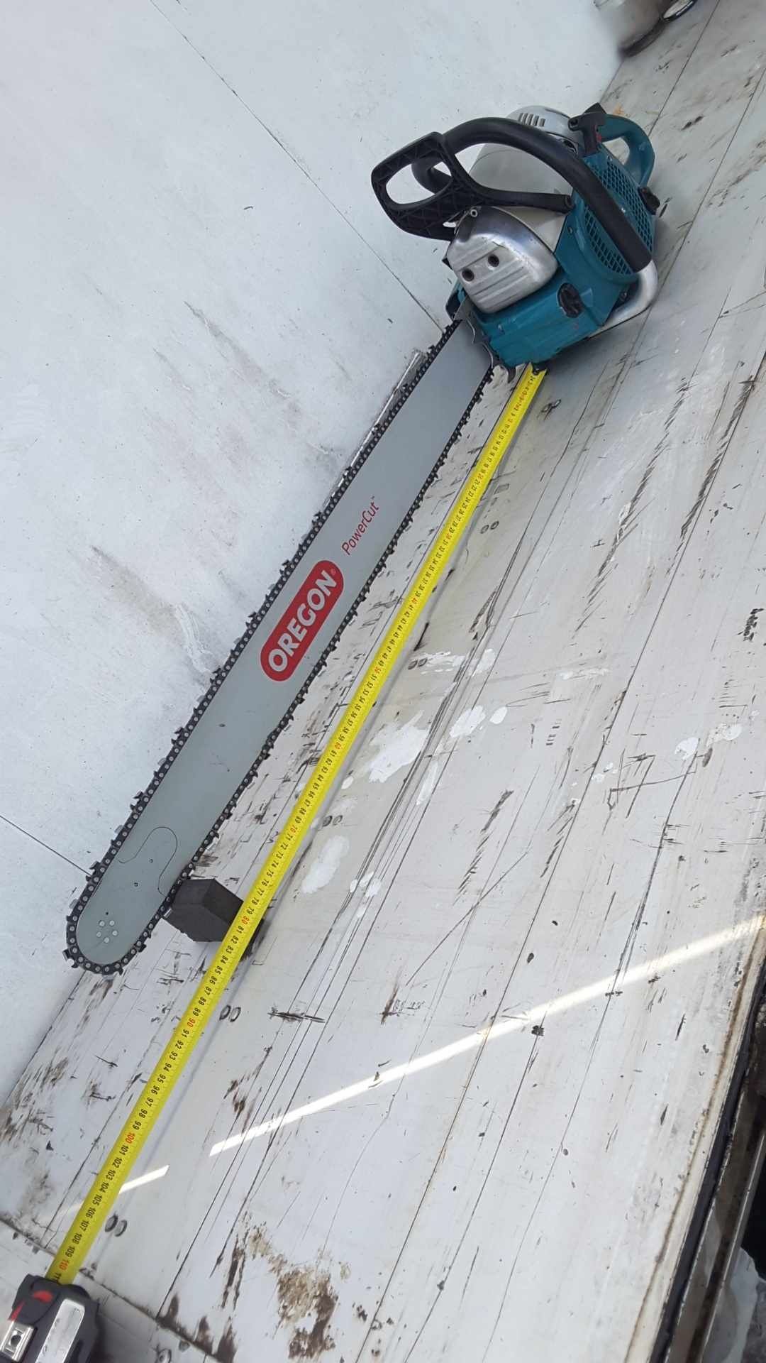 Pilarka Makita dcs 6401