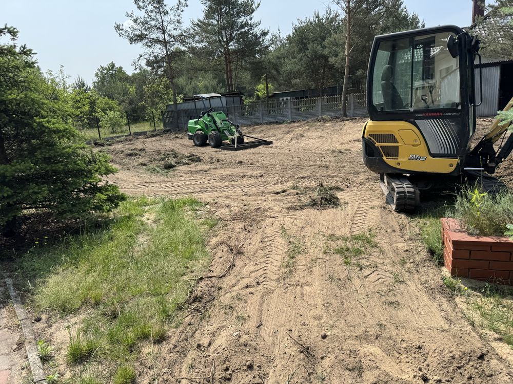Zakladanie trawników niwelacja glebogryzarka separacyjna miniładowarka