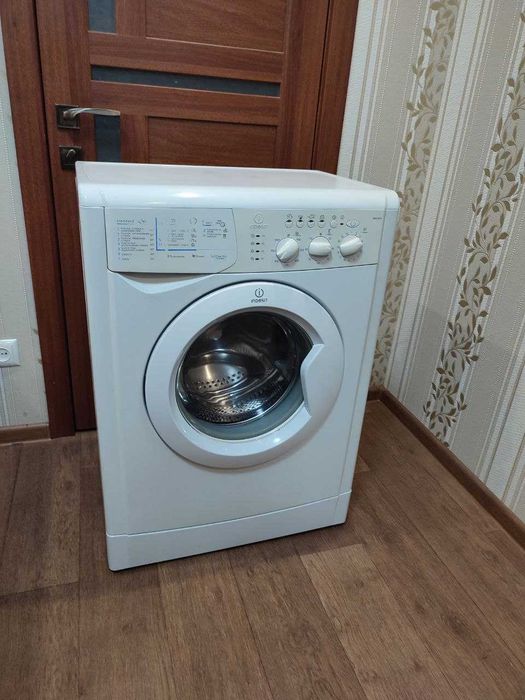 Стиральна Пралльна Indesit 5kg