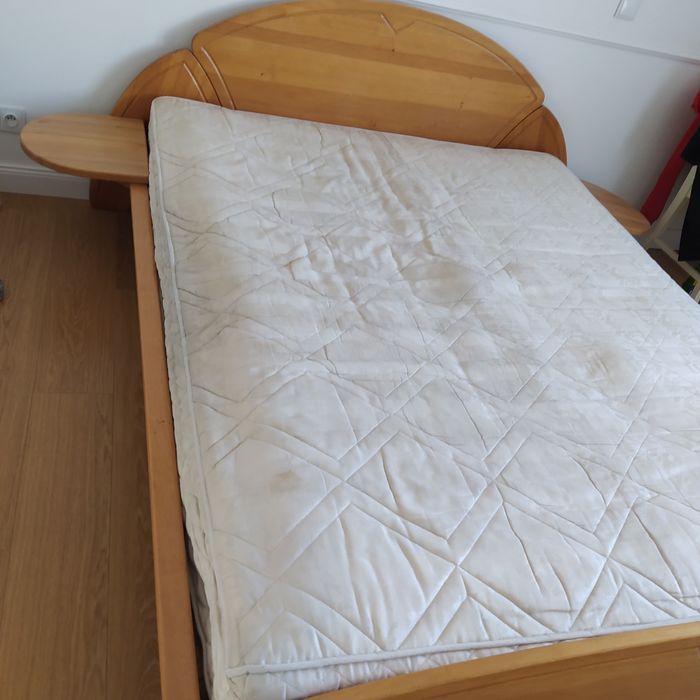 Łóżko drewniane 160x200 cm  z materacem