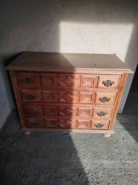 Cómoda em mogno com mais de 45 anos em muito bom estado