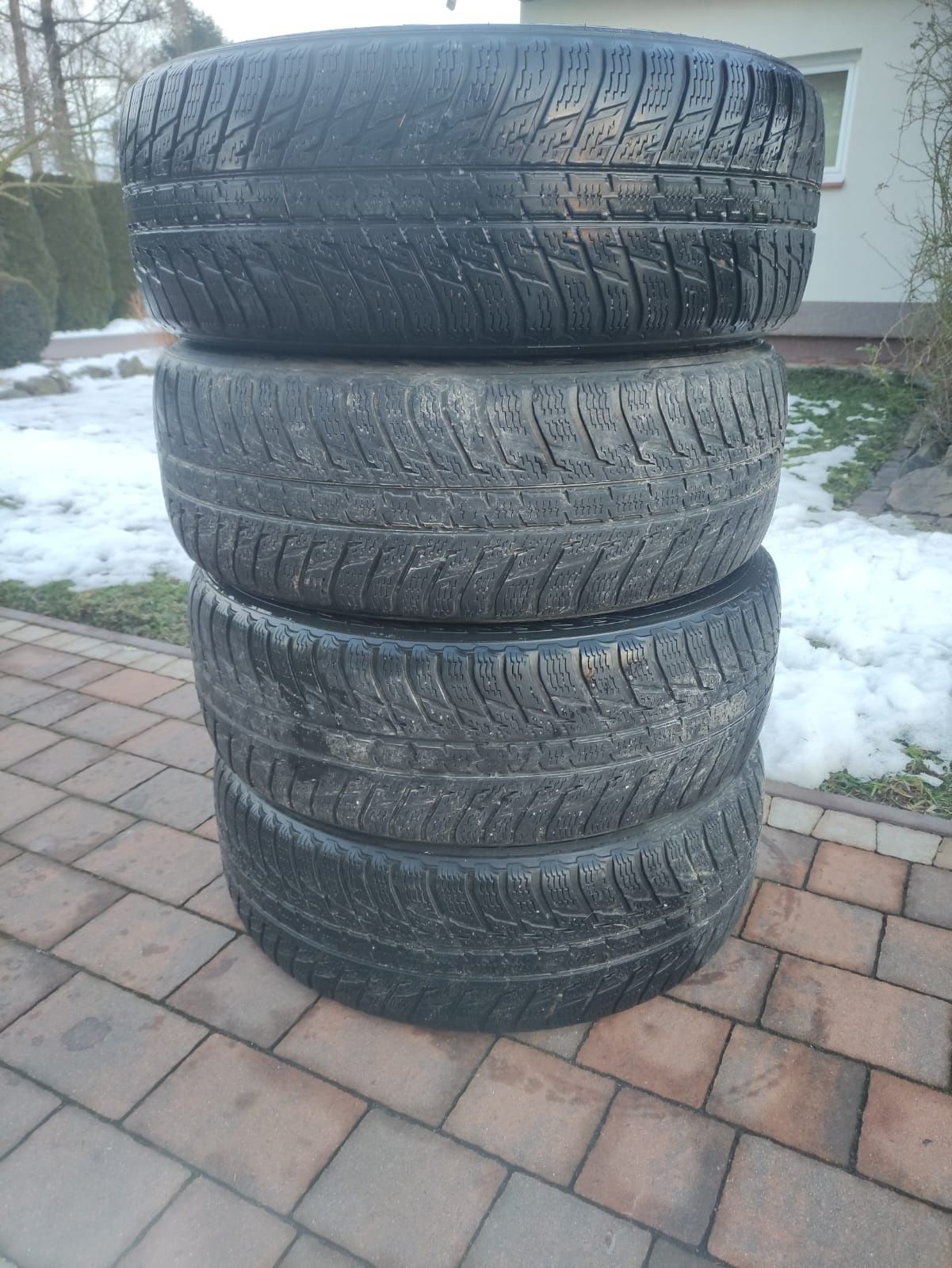 Opony Nokian 235/60 R18 zimowe 200zł komplet