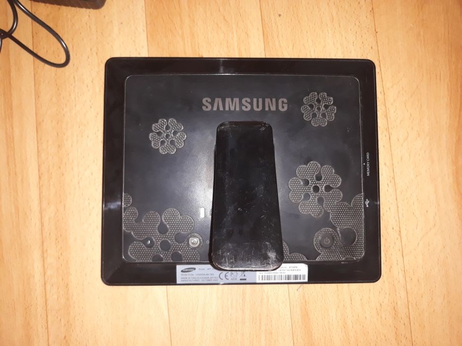 Фоторамка Цифровая Samsung SPF-85 h для просмотра фотографий и видео