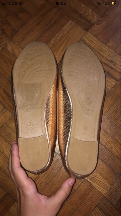 Sapatos/sandalias dourado