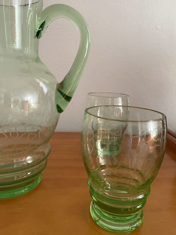 Conjunto de jarro e copos