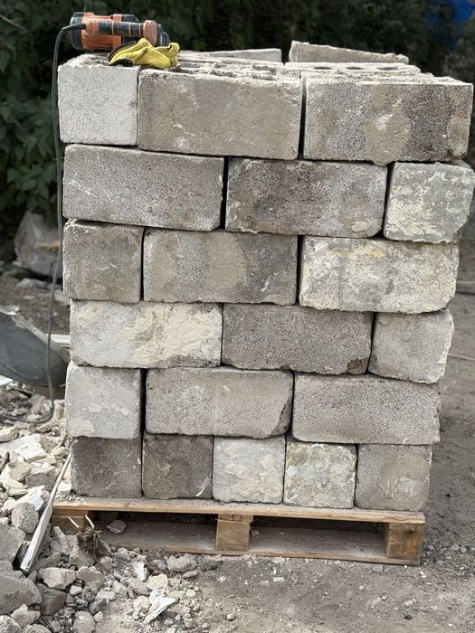 Шлакоблок старий б/в,дуже міцний