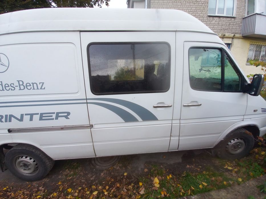 Автомобіль mersedes sprinret