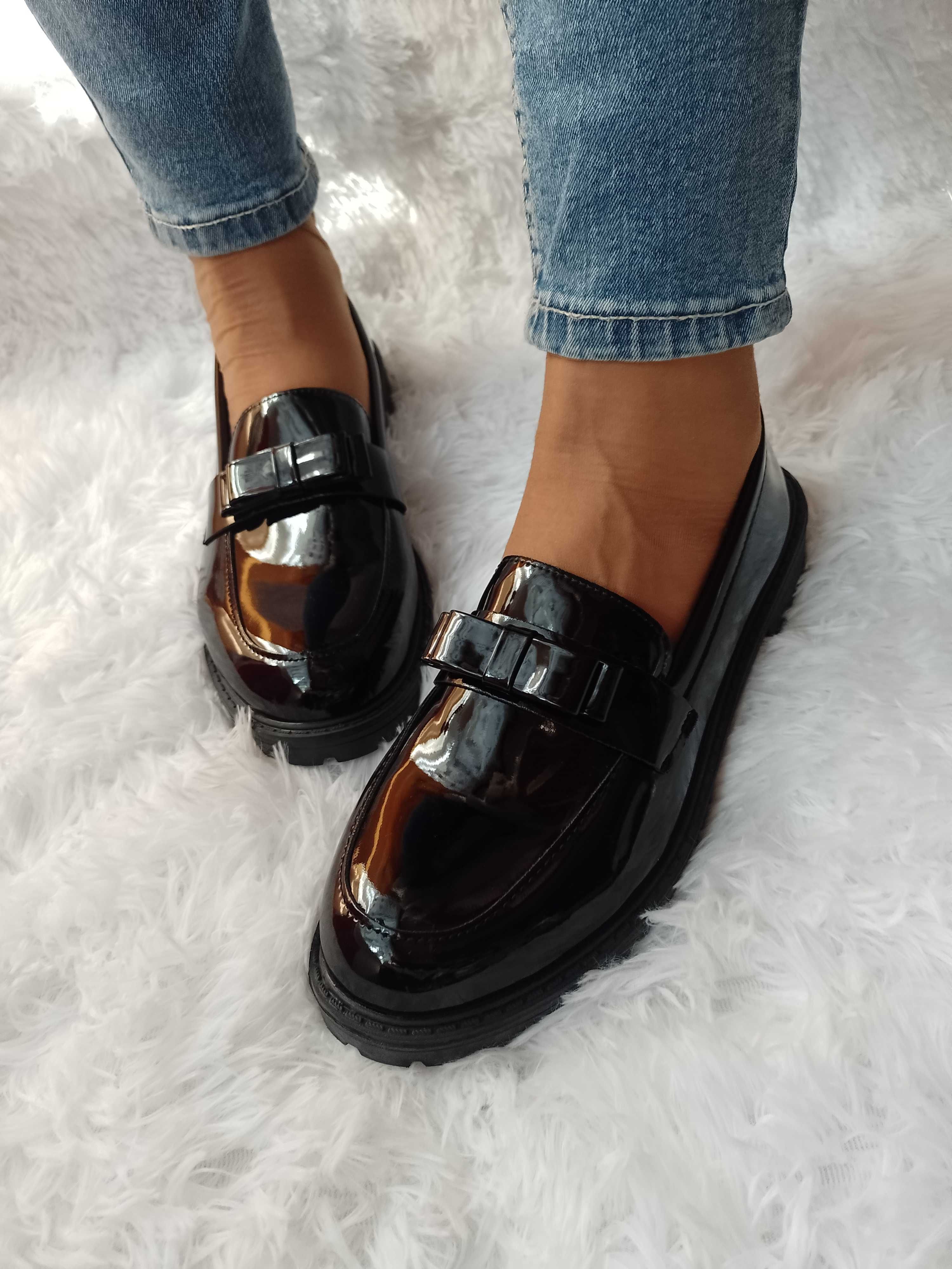 (41) Czarne, lakierowane mokasyny wieczorowe , loafersy, NOWE