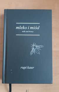 Mleko i miód, rupi Kaur, wydanie dwujęzyczne