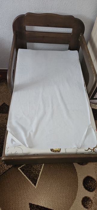 Дитяча дерев'яна кровать