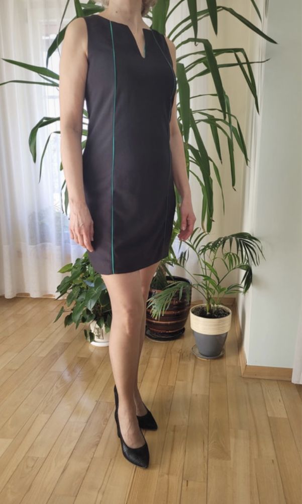Czarna sukienka Reserved